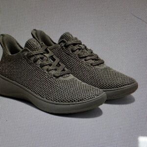 Vivaia Women's Olive Sneakers